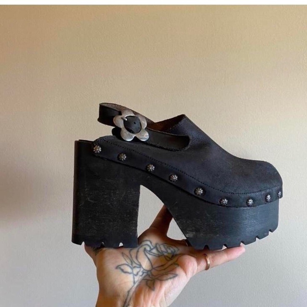 Vintage Buffalo daisy buckle sling back platforms